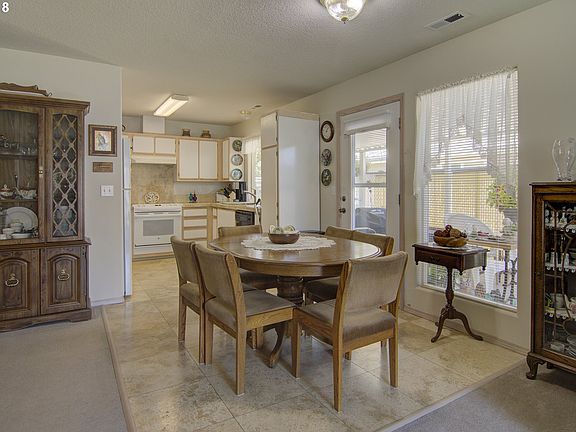 5th image of 2610 SE 164th Ave