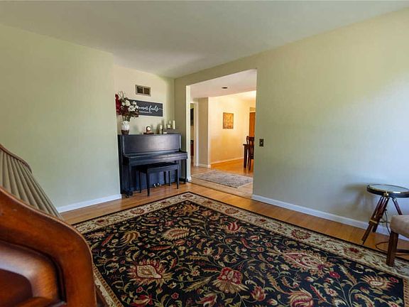 5th image of 9321 Queenston Dr