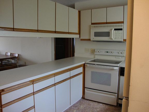 5th image of 305 Foxfire Dr