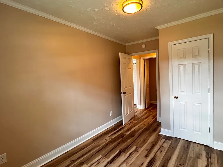 912 Forest St — Photo 32