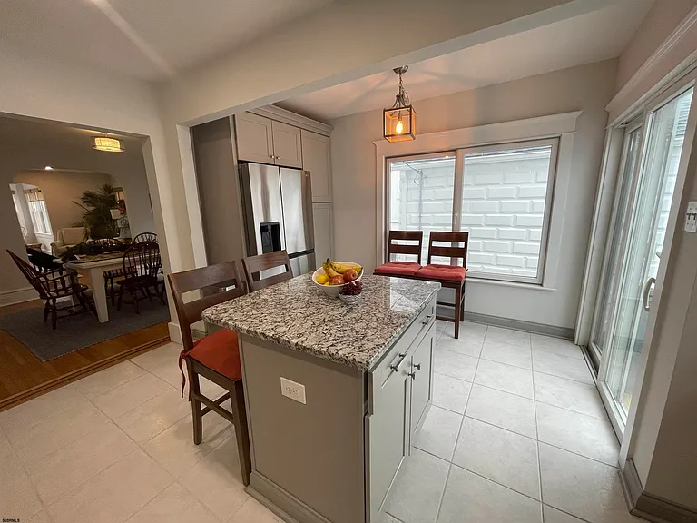 112 N Belmont Ave — Photo 6