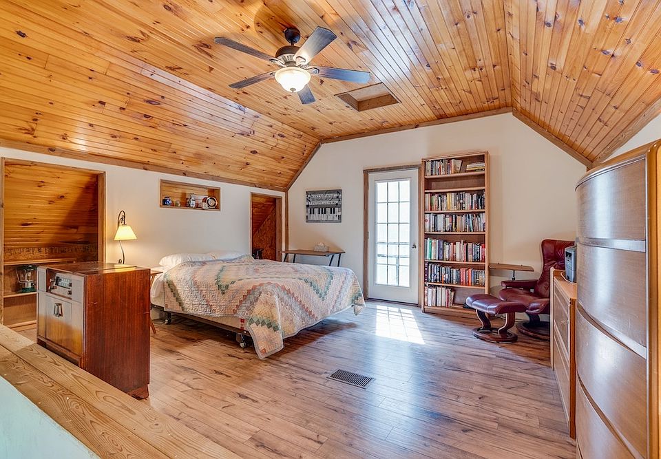 34th image of 131 Gibson Hollow Rd