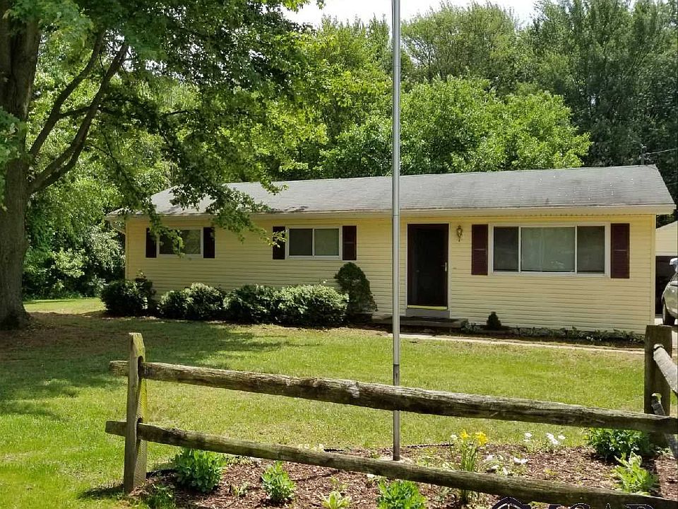 1st image of 1949 Woodland Dr