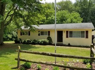 1949 Woodland Dr, Temperance, MI 48182