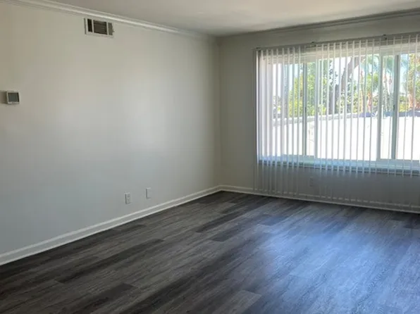 20327 Saticoy St, Winnetka, CA