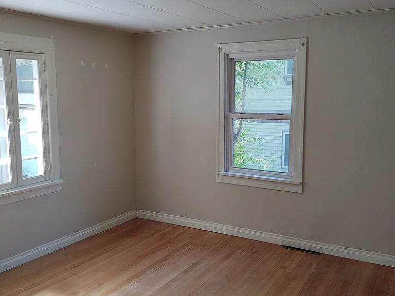 1833 S 14th St W — Photo 5