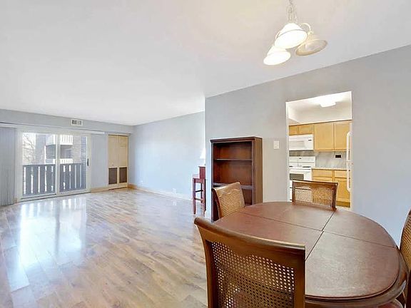 3rd image of 675 Grove Dr APT 305
