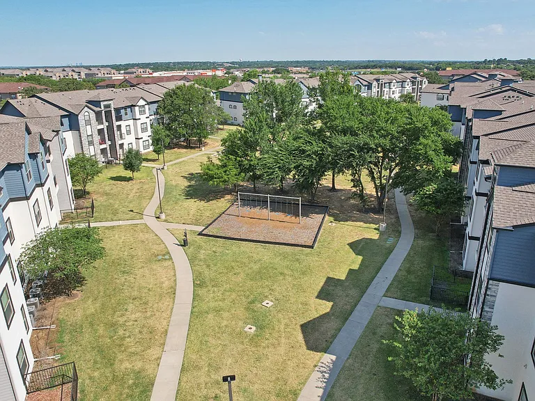 Riverside Apartments — Photo 31