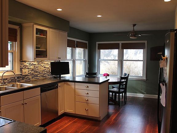 3rd image of 4225 Everett St