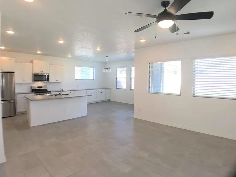 313 Wyatt Ave SW — Photo 5