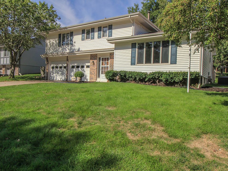 1st image of 2924 S 159th Avenue Cir