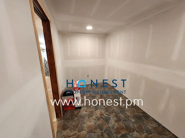 15 Thompson St — Photo 33