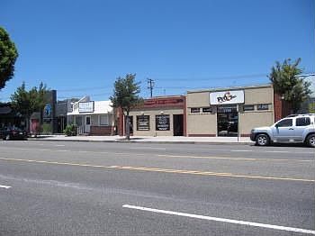 3rd image of 2807 W Magnolia Blvd