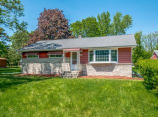 N58W18034 Birch Ln, Menomonee Falls, WI 53051