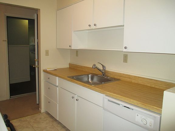 4th image of 10 Hasbrouck Dr APT C