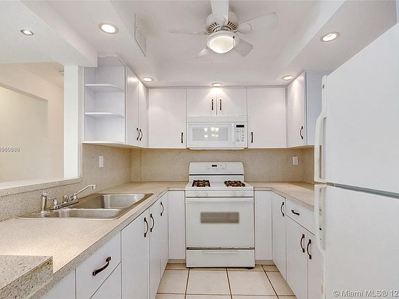 2nd image of 720 Collins Ave APT 209