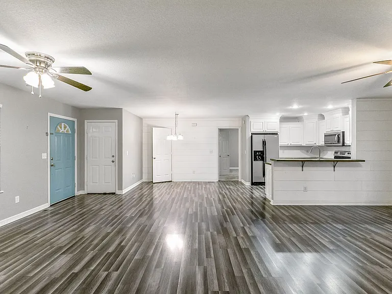 32 Kendal Dr — Photo 1