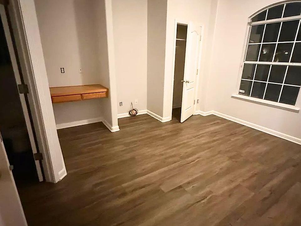 1st image of 2804 E Deyoung Dr