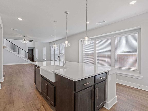 4th image of 1833 Horseshoe Ln