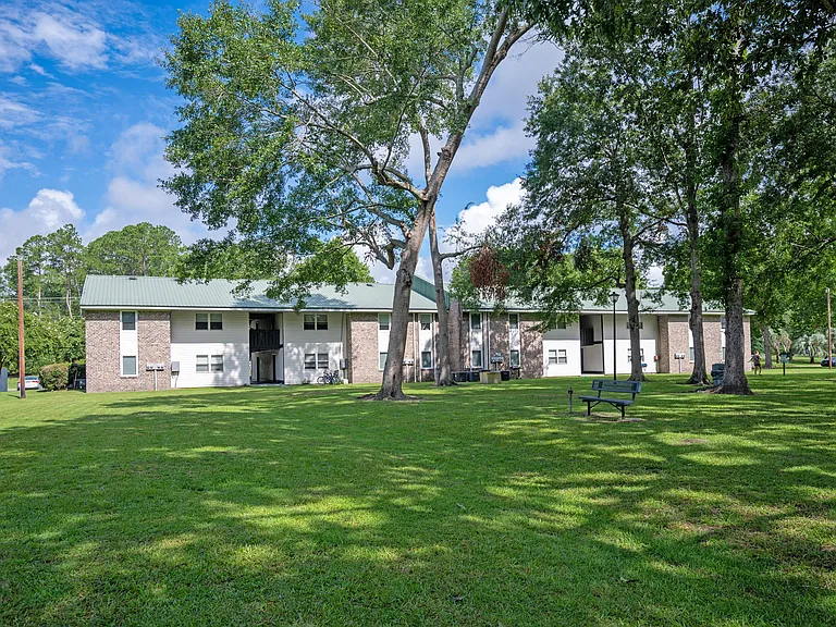 Sawbranch Apartments — Photo 30