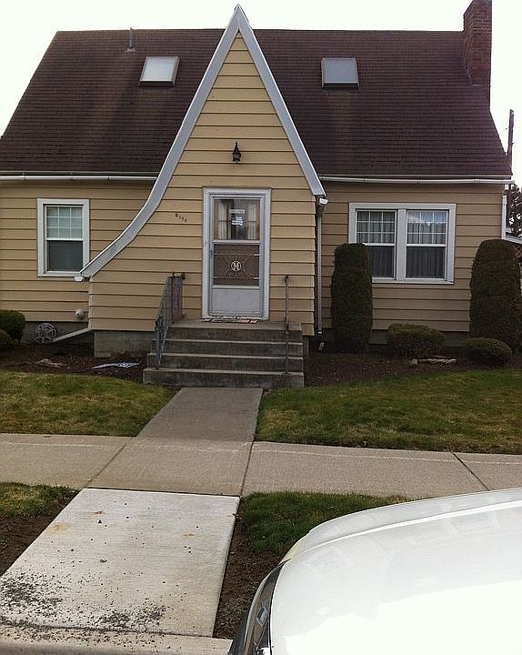 1st image of 320 E Henkle St