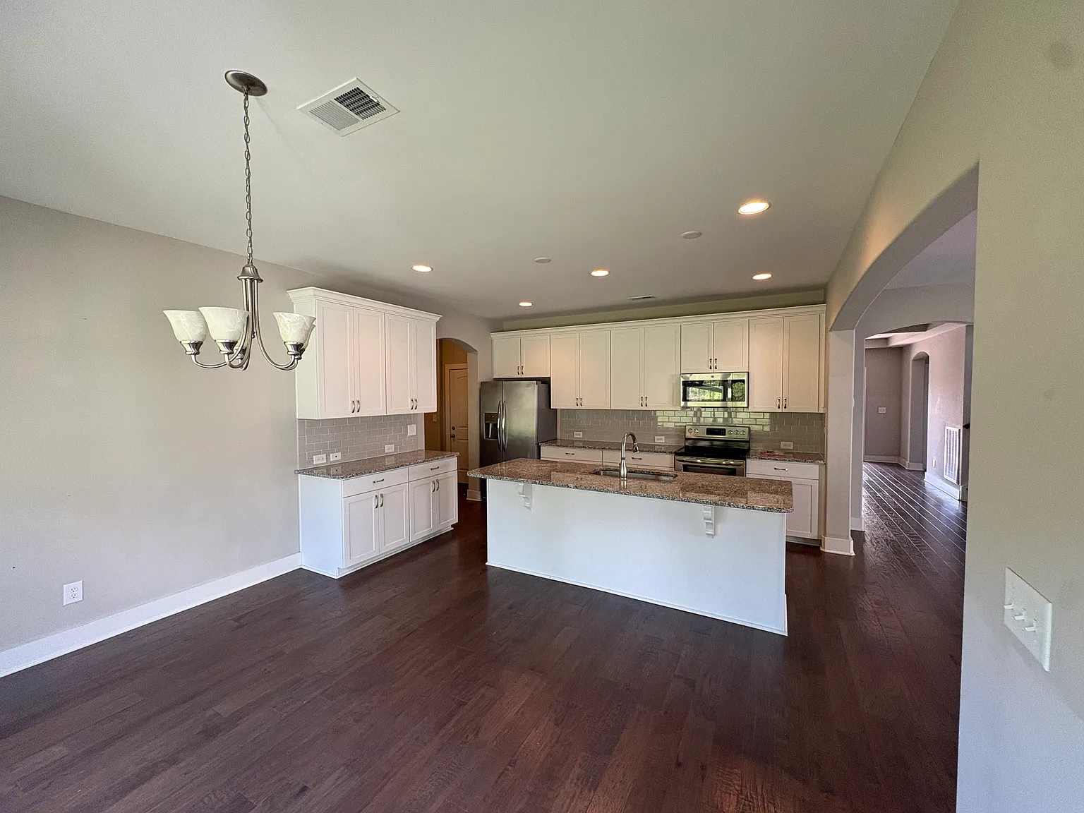 5 bed, 2849 sqft, $3,995 — Photo 2