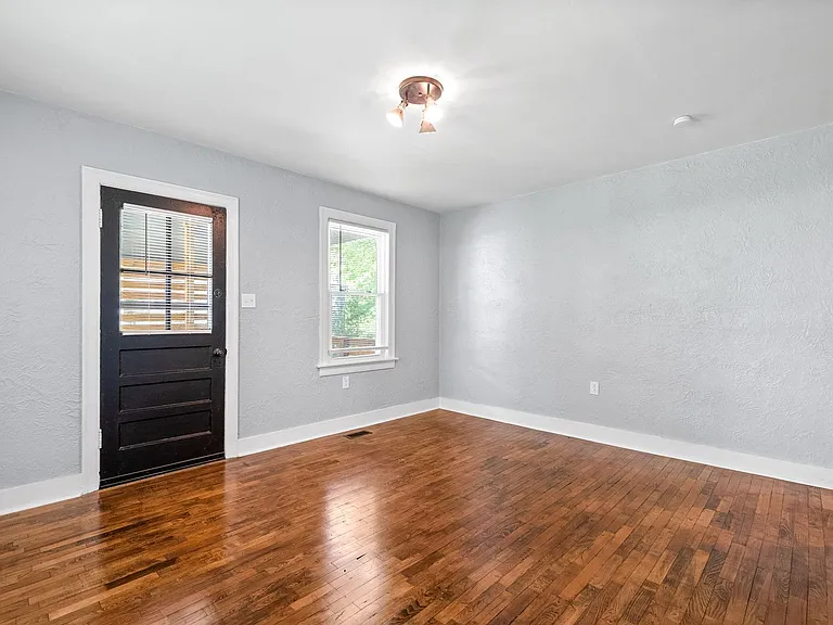 165 Liberty Pkwy — Photo 8