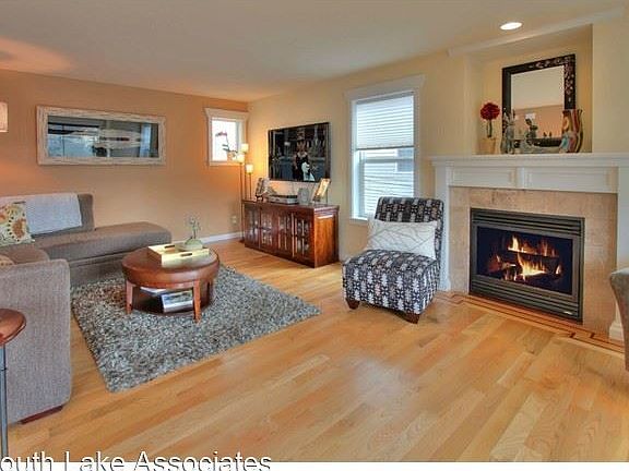 3rd image of 814 NW 52nd St