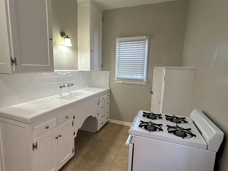 2217 E Bermuda St #212 — Photo 8