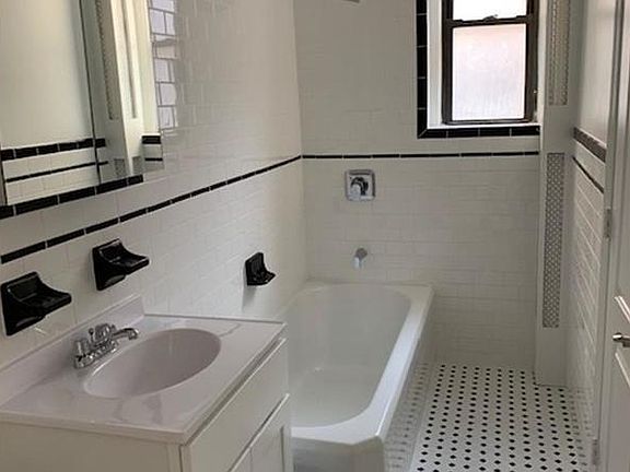5th image of 32 Clarkson Ave #4A