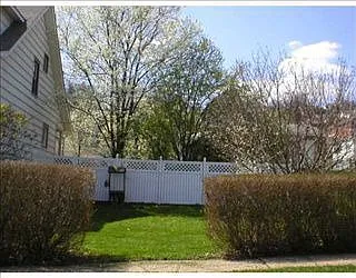584 Center Ave photo 1