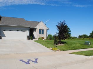 1147 Hawthorn Rdg, Macomb, IL 61455