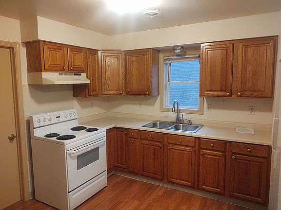 2nd image of 1726 Center St
