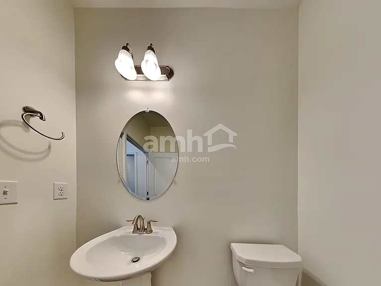 317 Bourne St — Photo 11