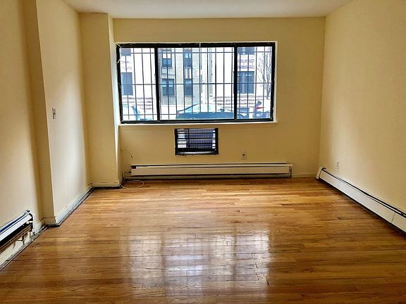 3rd image of 61 Cooper St APT 1A