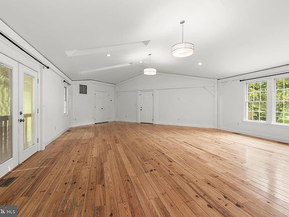 5th image of 4224 Roop Rd