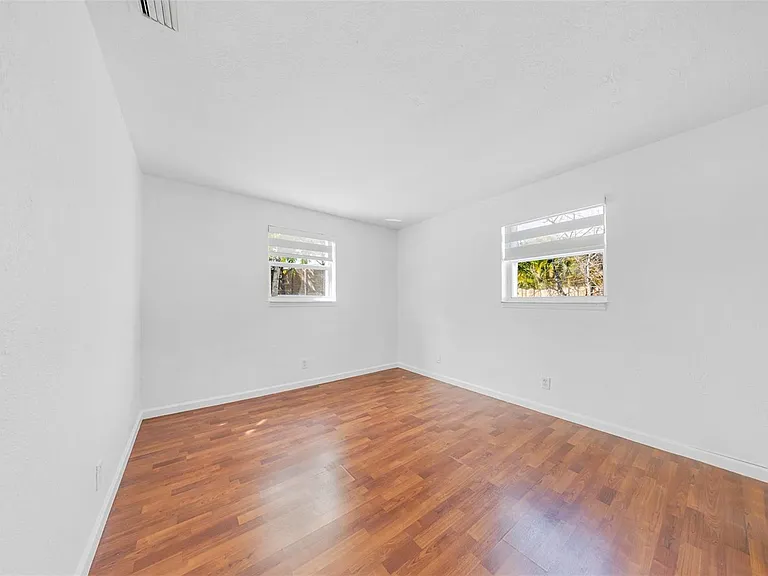 5921 NE 1st Ave — Photo 26