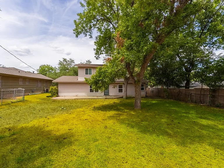 1307 Berkshire Dr — Photo 37