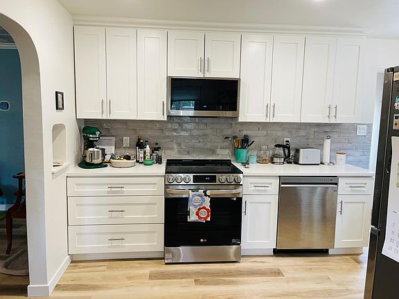 5th image of 322 Scott Ave