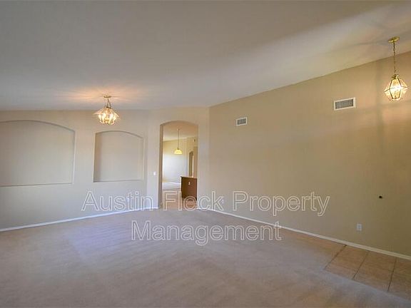 4th image of 333 W Weatherby Pl