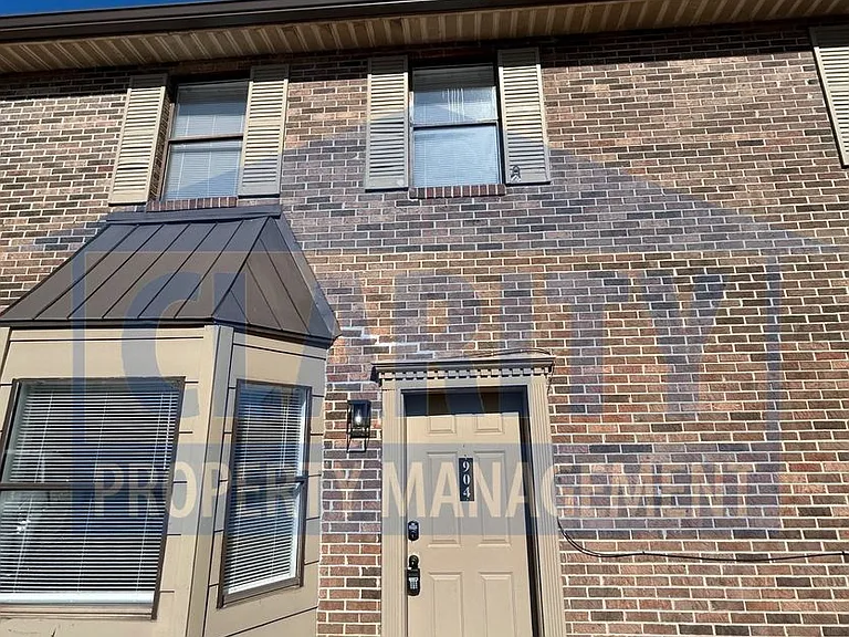 904 Valley Head Rd NW — Photo 1