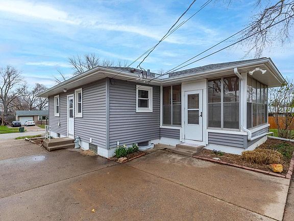 3rd image of 2423 E Central Park Ave