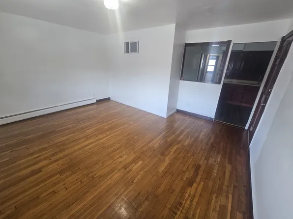 467 Pine Street 2 image 3 of 13