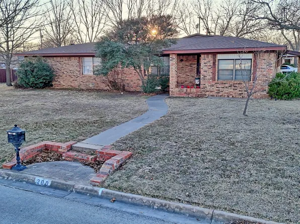 200 Louise St, Nocona, TX 76255