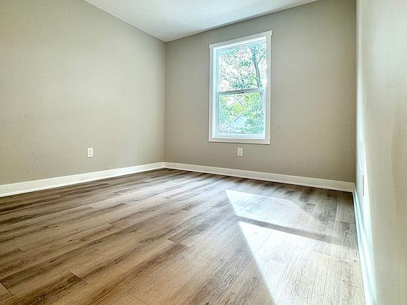 5th image of 609 Amity Ave #1