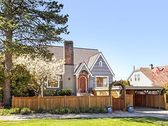 Updated 1929 Craftsman in North Admiral 