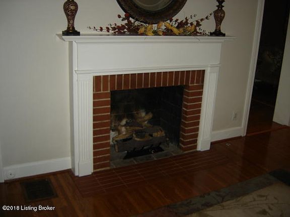 4th image of 2514 Brighton Dr