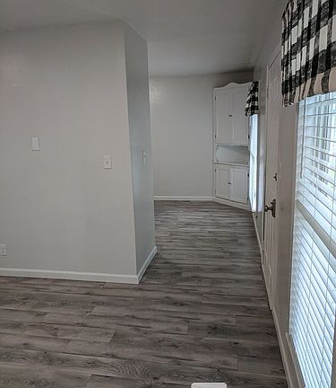 5th image of 46 Vicksburg Ct