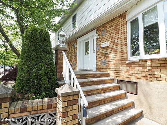 4th image of 146 Fieldway Ave