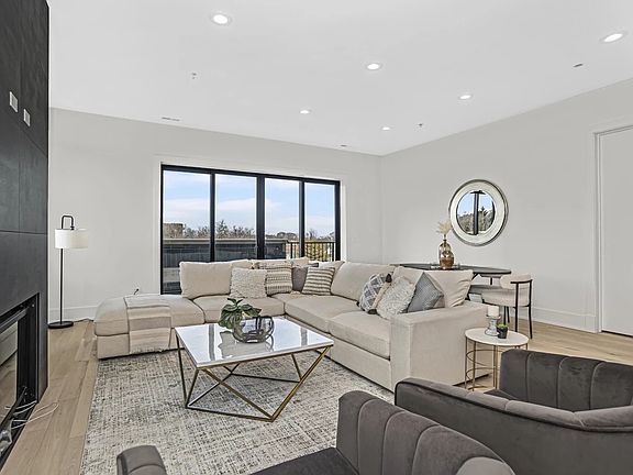 5th image of 1767 W Rosehill Dr #402